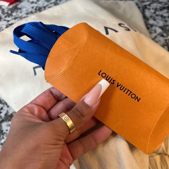 Men’s LV Sneakers - Picture 9 of 10